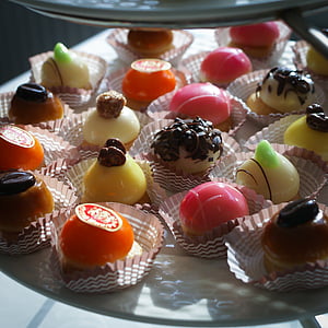 bunch of chocolate desserts thumbnail