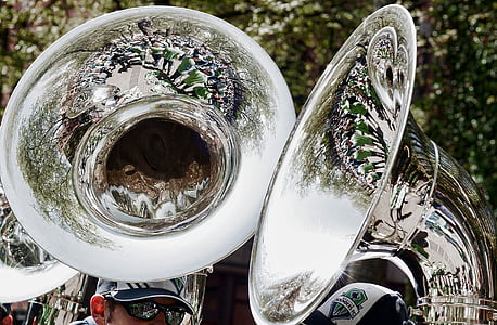 two men playing trombones thumbnail