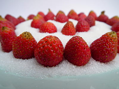 close-up photography of cake with strawberry fruit toppings thumbnail