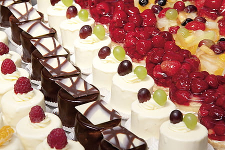 close-up photography of pastries thumbnail