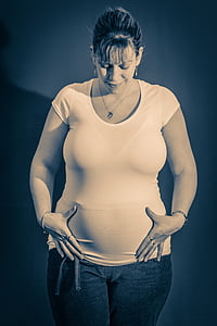 woman wearing white scoop-neck shirt thumbnail