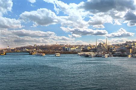 boats on the port thumbnail
