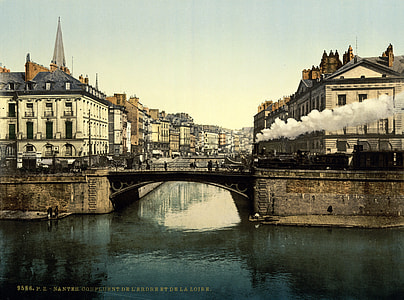 The confluence of the Erdre and the Loire in Nantes, France thumbnail