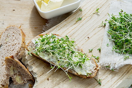 green vegetables and sliced bread thumbnail