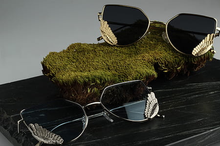 Close-Up Photography of Sunglasses thumbnail