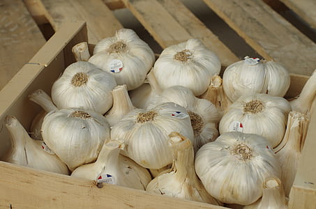 garlic lot on brown wooden tray thumbnail