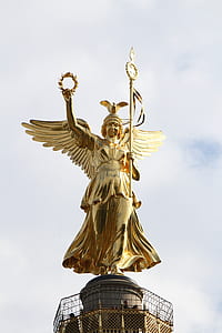 woman holding spear statue thumbnail