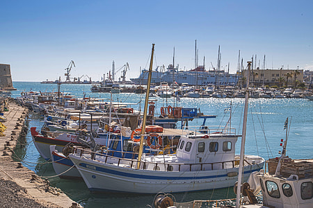 white yacht thumbnail