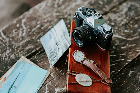 Old vintage camera thumbnail