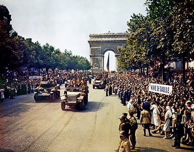 crowded people near Arch De Triomphe at daytime thumbnail