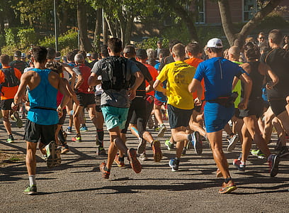 people running on the street thumbnail