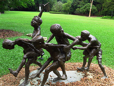 gray concrete statues thumbnail