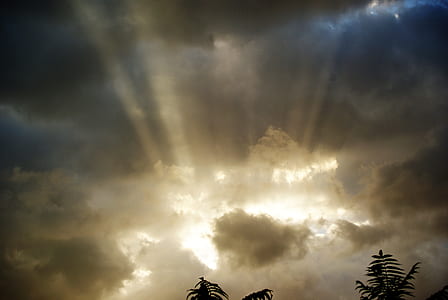 sun ray behind clouds thumbnail