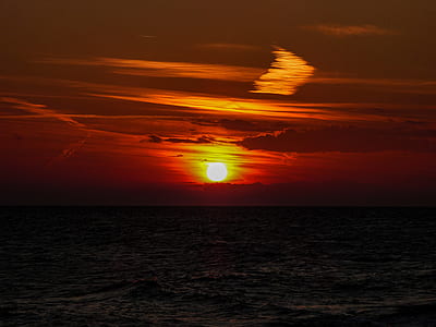 horizon during sunset thumbnail