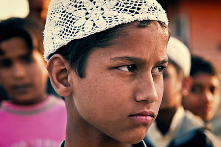 boy with white knitted hat thumbnail