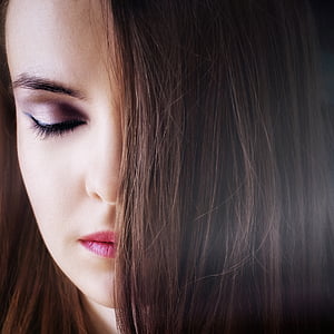 woman with makeup thumbnail
