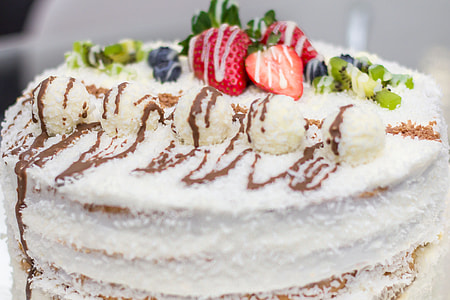 cake with strawberry thumbnail