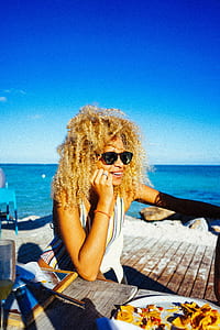 woman wearing black sunglasses thumbnail
