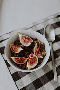 Bowl of crunchy granola and figs thumbnail