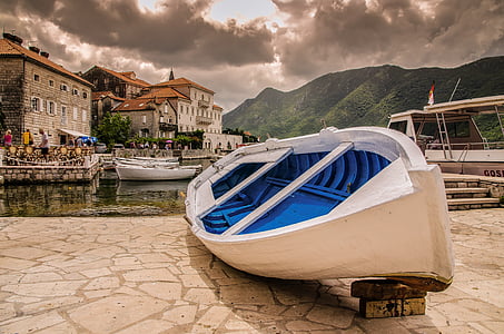 white canoe boat thumbnail