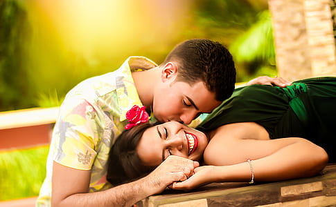 man kissing woman photo thumbnail