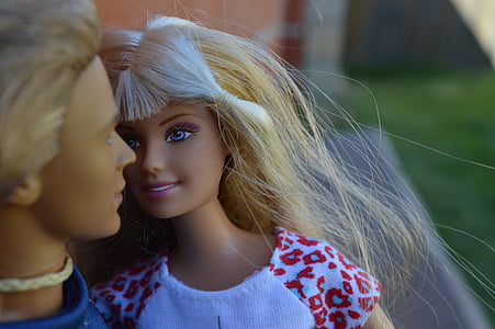 male and female doll in close-up photography thumbnail