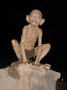 The Lord Of The Rings Gollum statue thumbnail