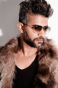 man wearing silver-colored Ray-Ban sunglasses thumbnail