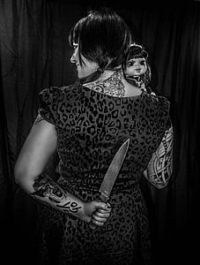 woman holding knife on her back thumbnail