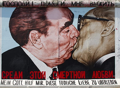 kissing men mural on wall thumbnail