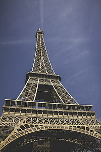Eiffel Tower under blue sky photography thumbnail