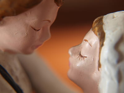 man and woman ceramic figurines thumbnail