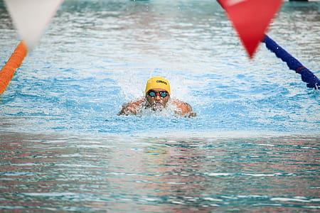 Man Swimming thumbnail