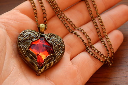brass-colored chain necklace with heart pendant thumbnail
