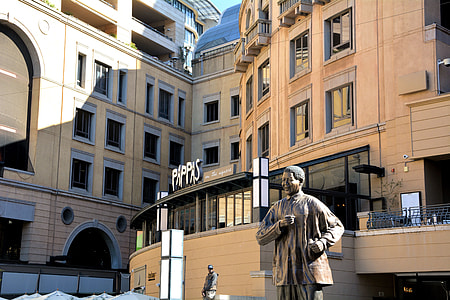 Nelson Mandela Statue, Johannesburg thumbnail