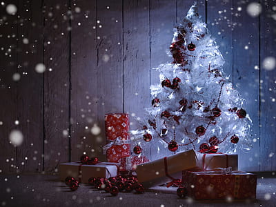 white Christmas tree thumbnail