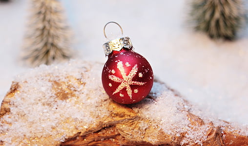 photo of red Christmas bauble thumbnail