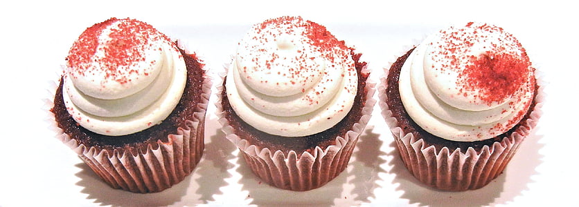 three cupcakes inside cupcake liners thumbnail