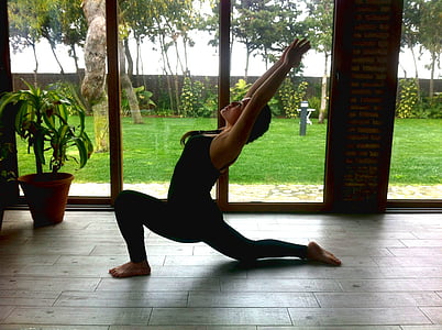woman doing a exercise thumbnail