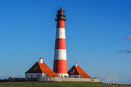 red and white lighthouse thumbnail