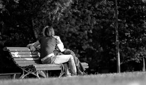 couple on bench thumbnail