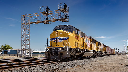 yellow train thumbnail