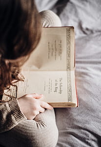 woman reading a book thumbnail