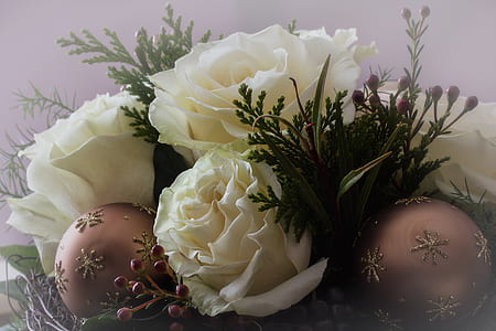 white roses and brown baubles thumbnail