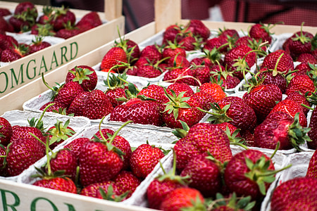 Fresh strawberries close up thumbnail