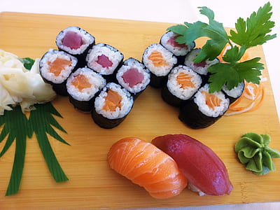 platter of tuna sushi thumbnail