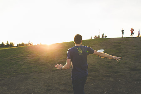 photo of man playing flying disc thumbnail