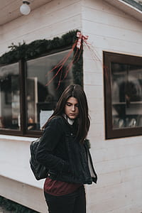shallow focus photography of woman thumbnail