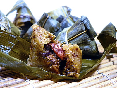 cooked food on brown leaf thumbnail