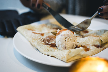 Pancakes with hot caramel and ice cream thumbnail